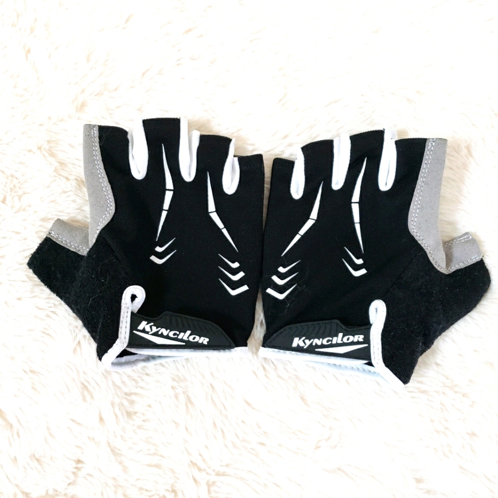 NWOT UFC Padded Training / Exercise / Workout Gloves